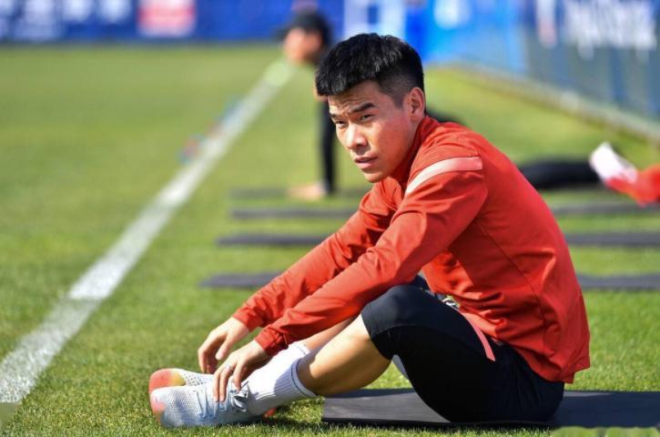 虎扑体育-意外！他可能成大连英博本赛季首位主力难保的功勋球员，引发热议