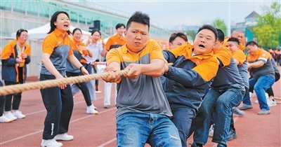 虎扑NBA-为“小哥”办场运动会（镜头里的体育故事）|外卖|成都|体质|足球|成都市_新浪体育_新浪新闻
